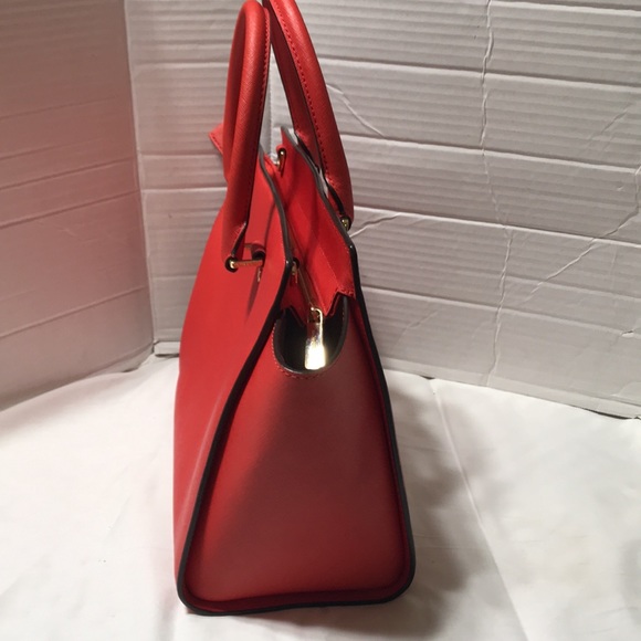 Michael kors satchel with crossbody strap and gold tone hardware. EUC - Picture 4 of 10